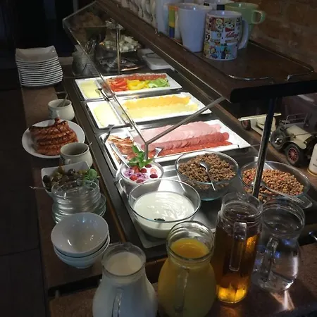 Penzion Old's Car & Vermietung Velden am Wörthersee