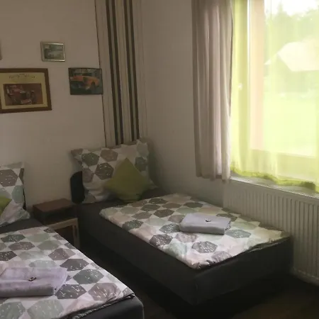 Penzion Old's Car & Vermietung Velden am Wörthersee