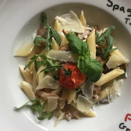 Old's Car & Vermietung Affittacamere *