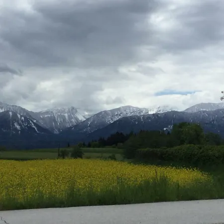 Konukevi Old's Car & Vermietung Velden am Wörthersee