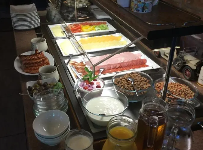 Guest house Old's Car & Vermietung Velden am Woerthersee